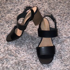 🌴 Old Navy black heels